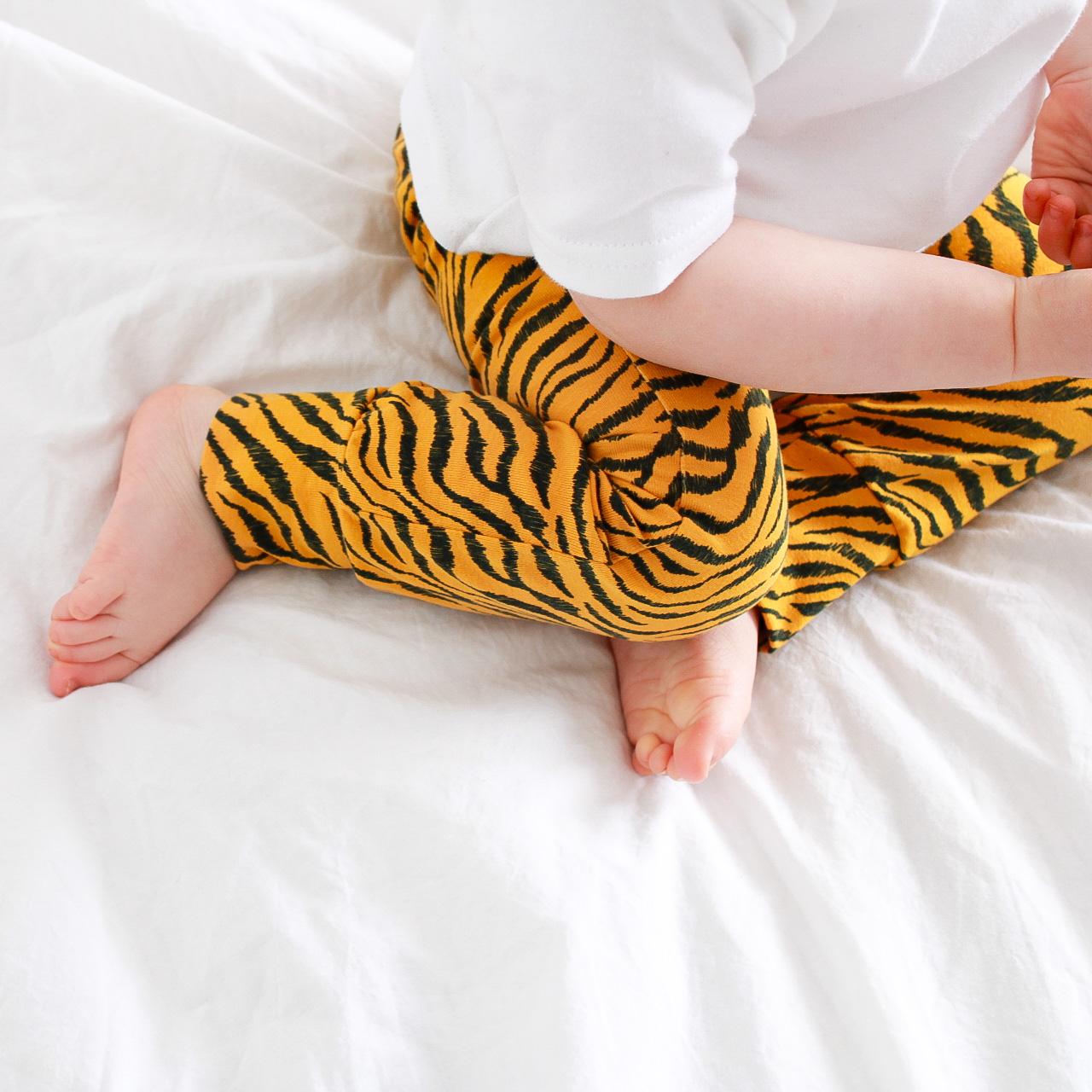 Load image into Gallery viewer, Tiger Print Leggings
