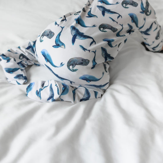 Charger l&amp;#39;image dans la galerie, Whale print cotton sleepsuit
