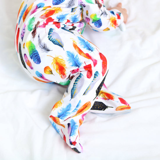 Carregar imagem no visualizador da galeria, Rainbow Feather Sleepsuit
