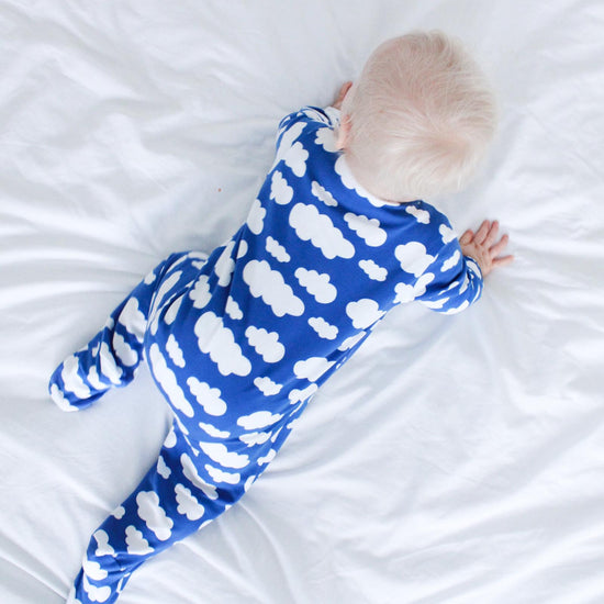 Laden Sie das Bild in den Galerie-Viewer, Blue Cloud Cotton Sleepsuit
