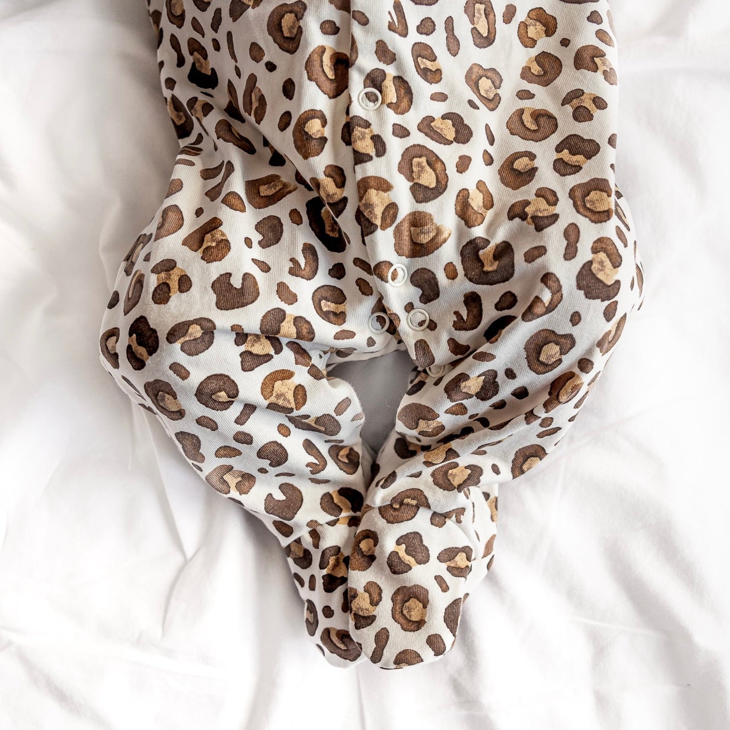 Cargar imagen en el visor de la galería, Milk Leopard Print Cotton Sleepsuit
