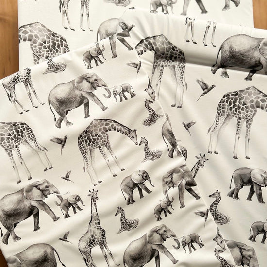 Laden Sie das Bild in den Galerie-Viewer, Grey Safari Animal Print Changing Mat
