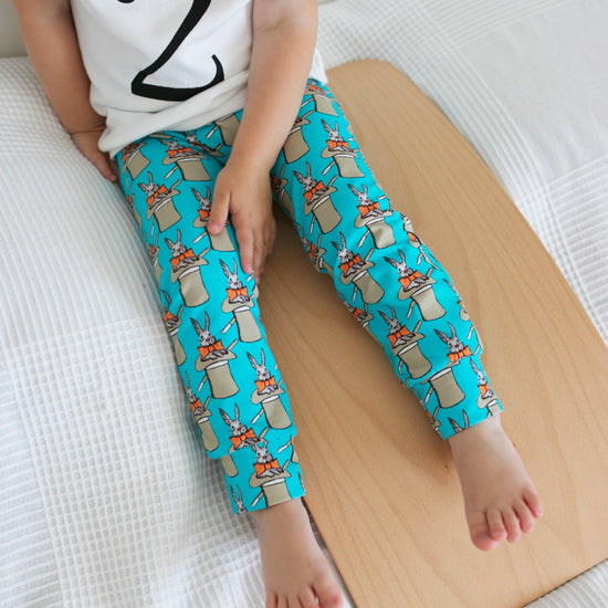Load image into Gallery viewer, Magic Bunny Print Leggings
