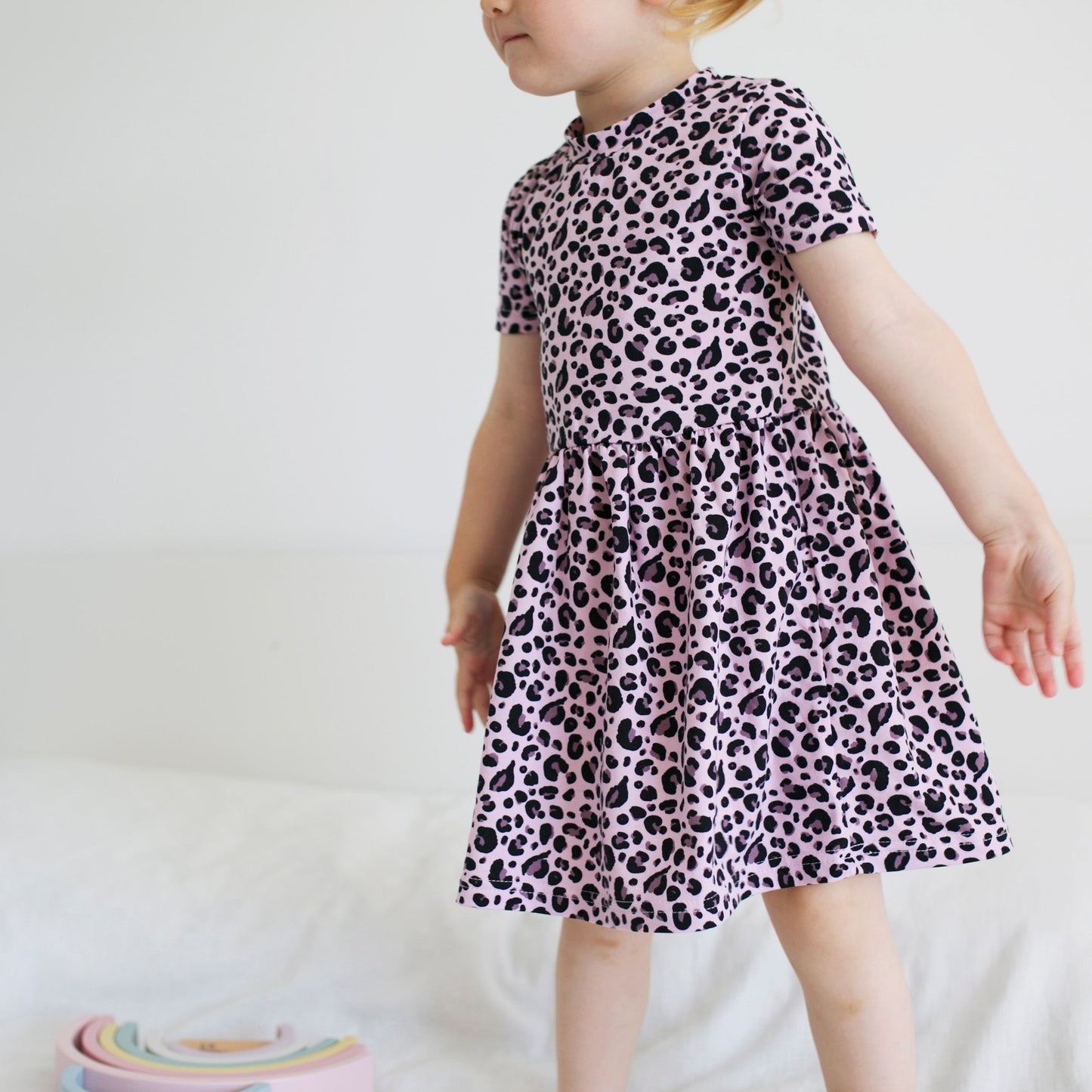 Laden Sie das Bild in den Galerie-Viewer, Blush Leopard Print Dress
