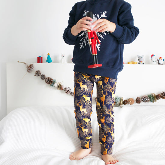 Load image into Gallery viewer, Golden Stag Print Leggings
