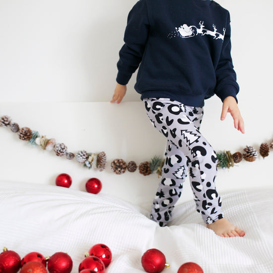Load image into Gallery viewer, Christmas Leopard Print Leggings
