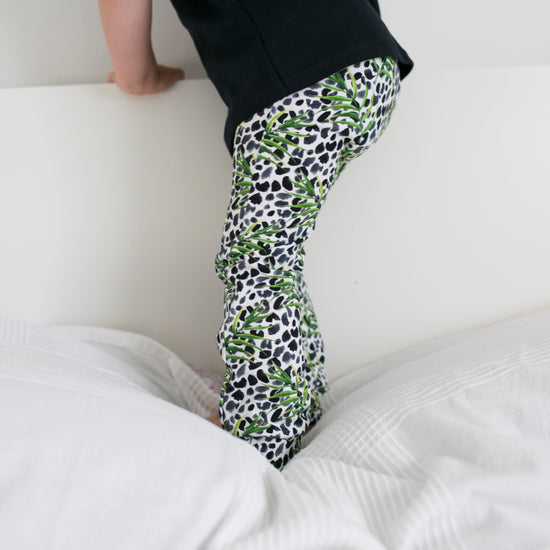 Laden Sie das Bild in den Galerie-Viewer, Leafy Leopard Print Leggings
