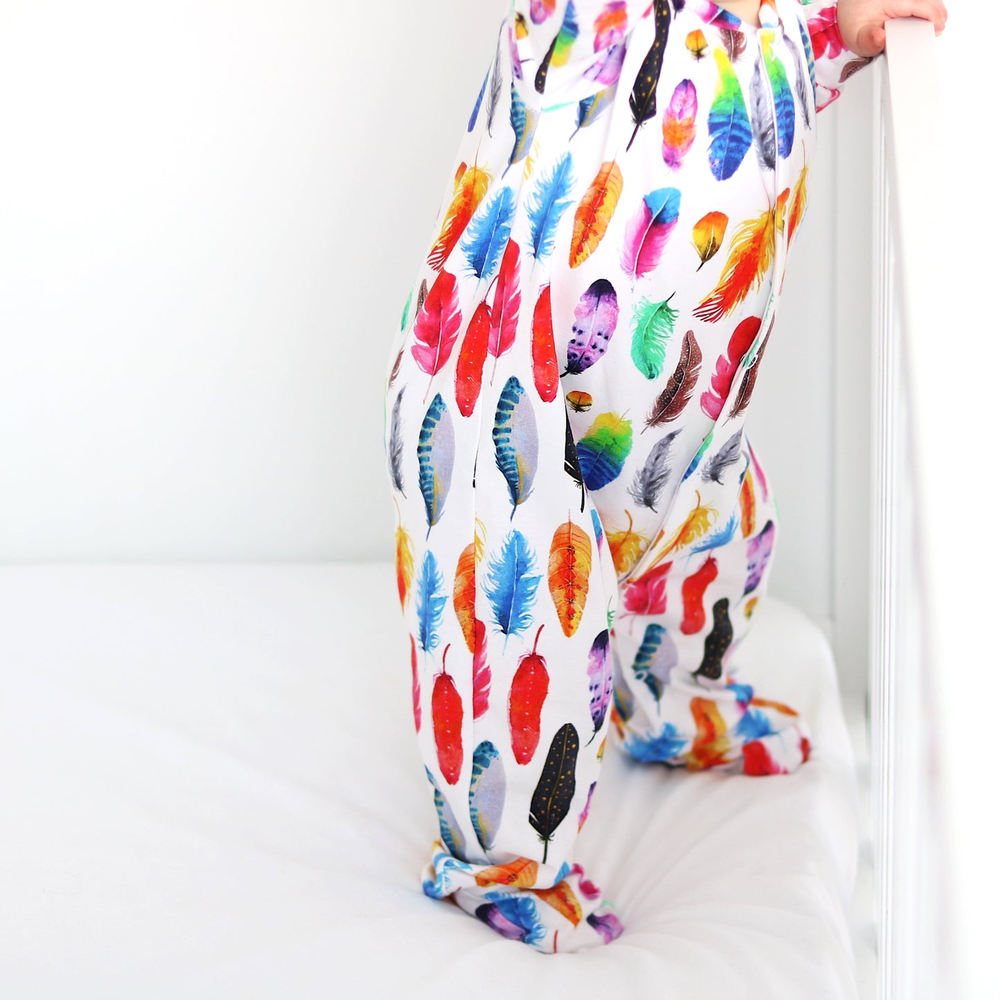 Carregar imagem no visualizador da galeria, Rainbow Feather Sleepsuit

