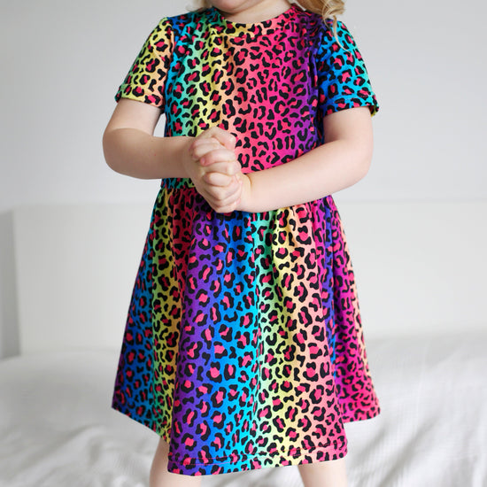 Cargar imagen en el visor de la galería, Neon Leopard Dress
