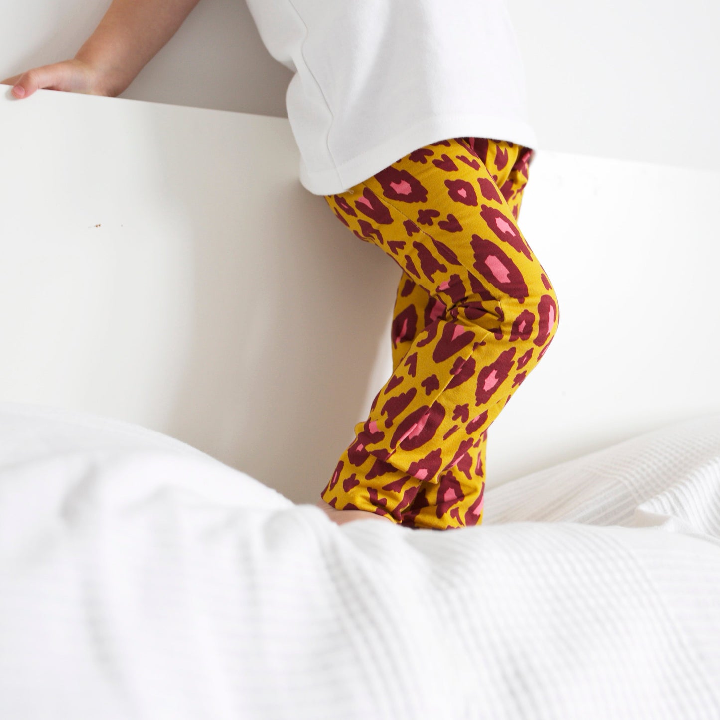 Load image into Gallery viewer, Autumn Leopard Leggings
