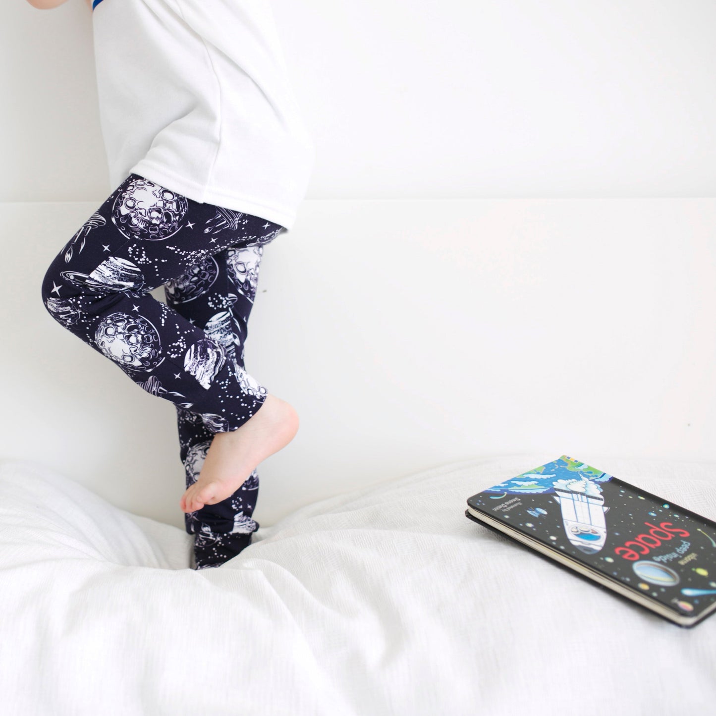 Load image into Gallery viewer, Blue Space Leggings

