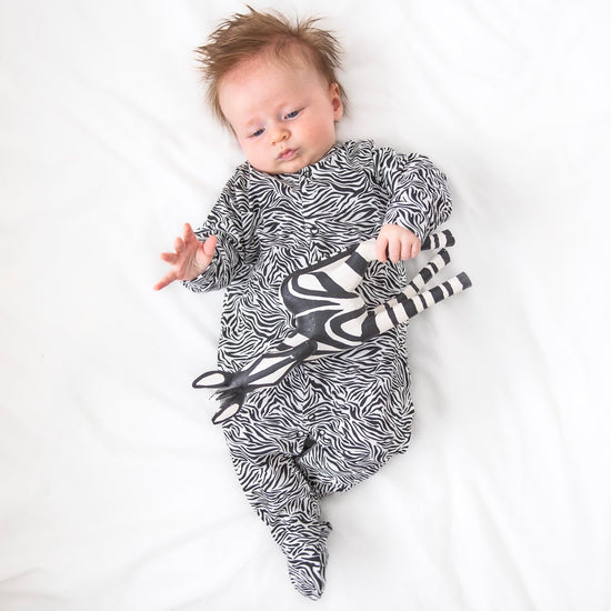 Laden Sie das Bild in den Galerie-Viewer, Mono Zebra Print Cotton Sleepsuit
