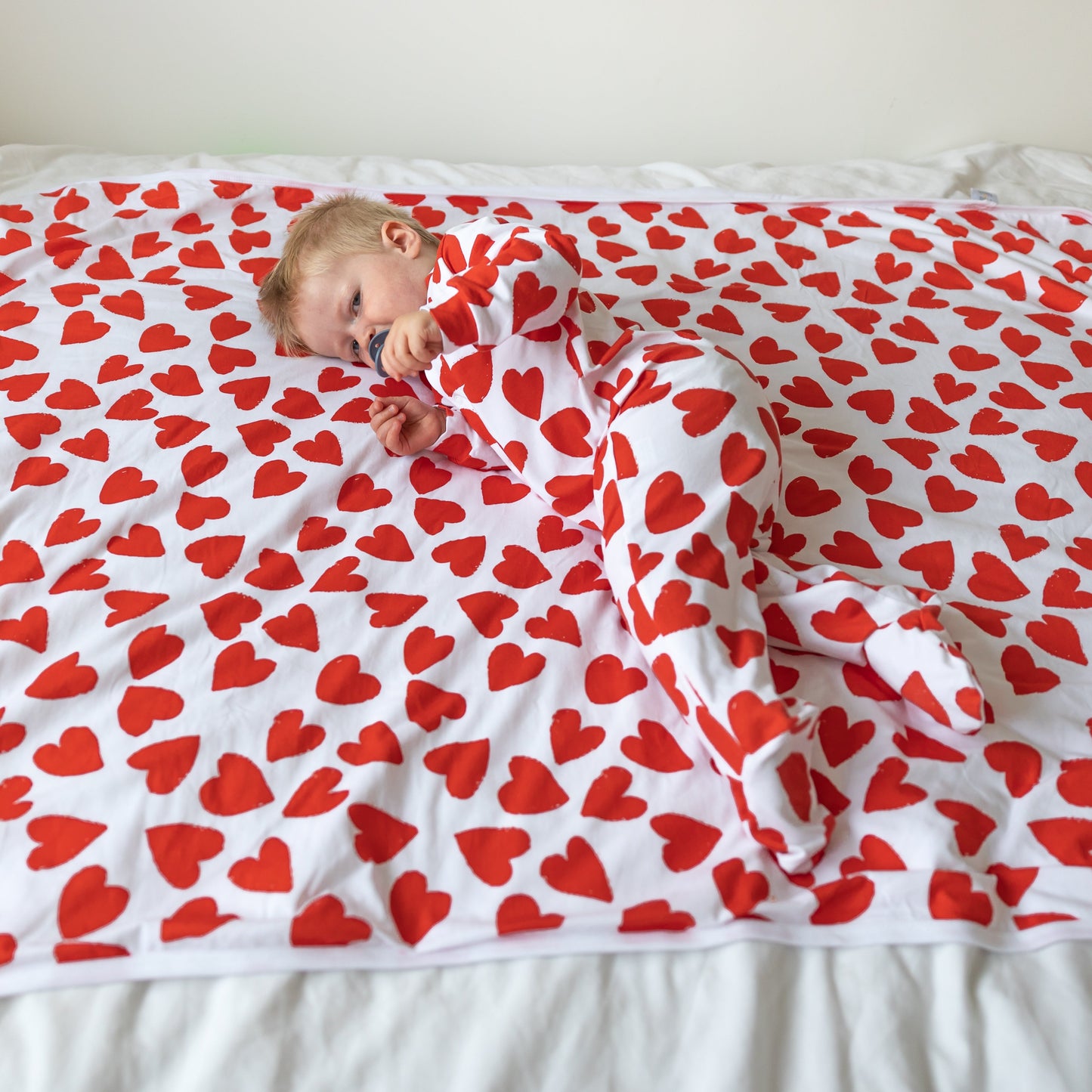 Laden Sie das Bild in den Galerie-Viewer, Love Heart Print Blanket
