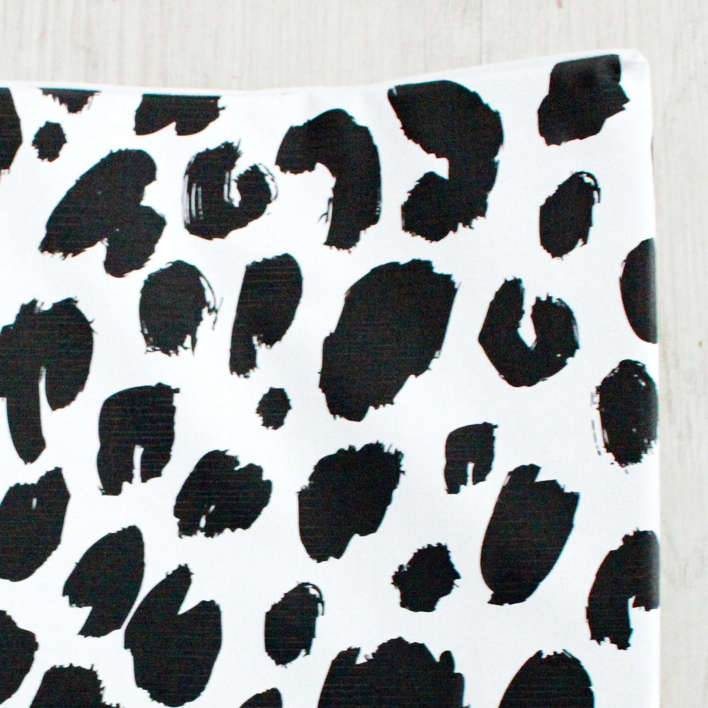 Cargar imagen en el visor de la galería, Monochrome Leopard Print Changing Mat
