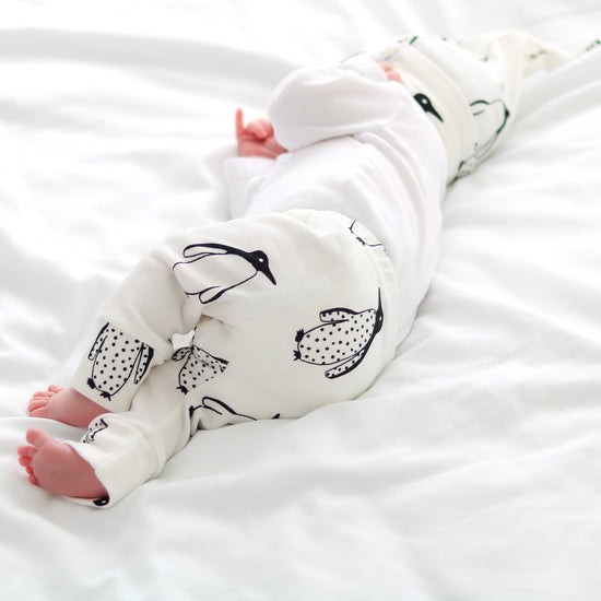 Load image into Gallery viewer, Milk Penguin Baby Leggings

