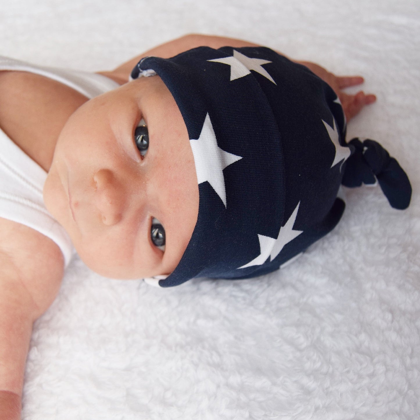 Load image into Gallery viewer, Navy star Print Baby Leggings - Fred &amp;amp; Noah
