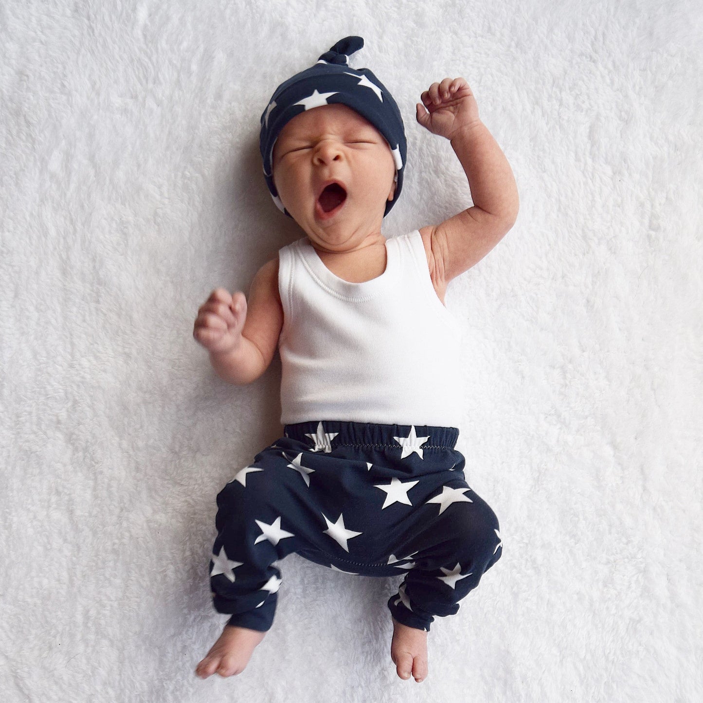 Load image into Gallery viewer, Navy star Print Baby Leggings - Fred &amp;amp; Noah
