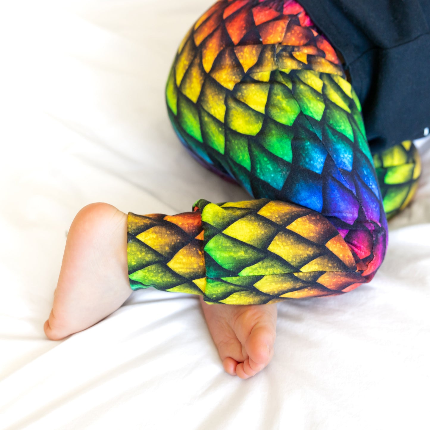 Laden Sie das Bild in den Galerie-Viewer, Rainbow Dragon Leggings
